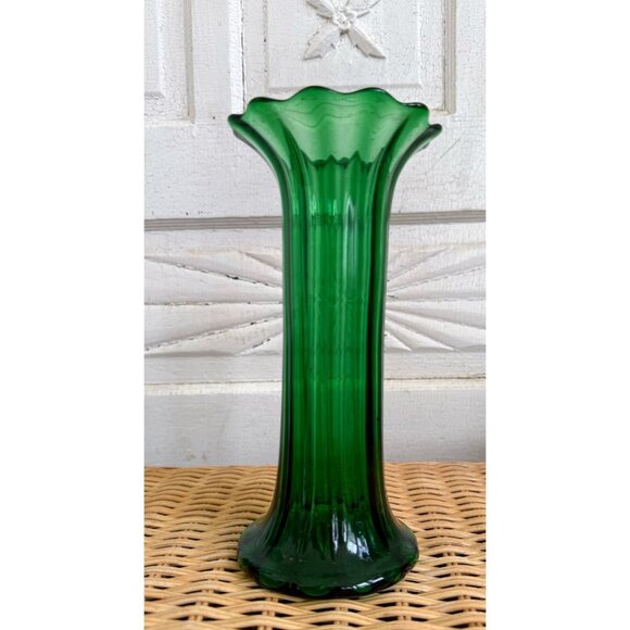 Antique Victorian Green Art Glass Fluted Flower Vase - Picture 11 of 15